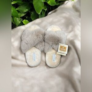 FANTURE FUZZY WOMEN’S SLIPPER NWT, Size: Large